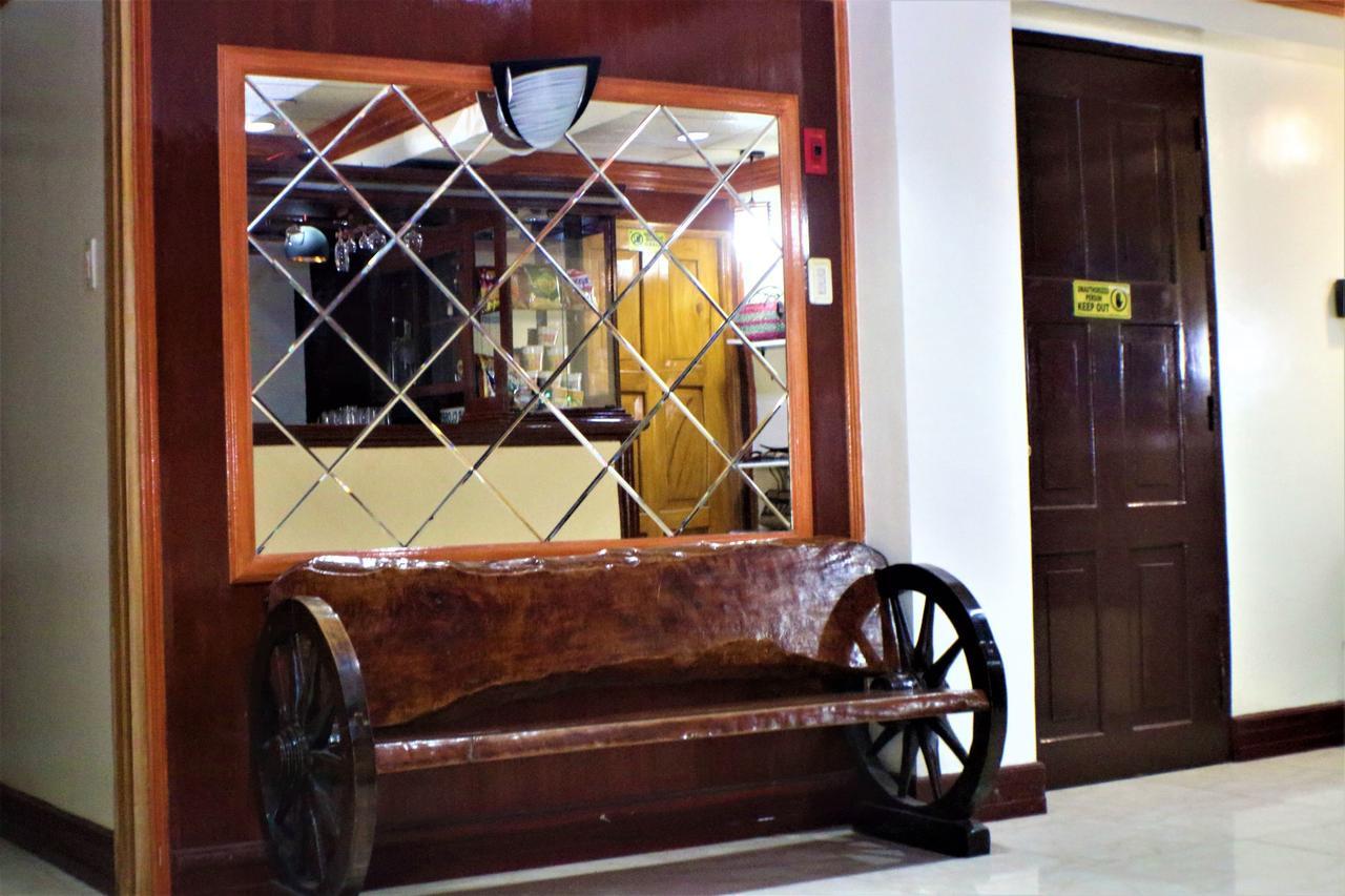 Zen Rooms Vest Grand Suites Bohol 타그빌라란 외부 사진